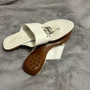 Classic Tod’s summer sandals